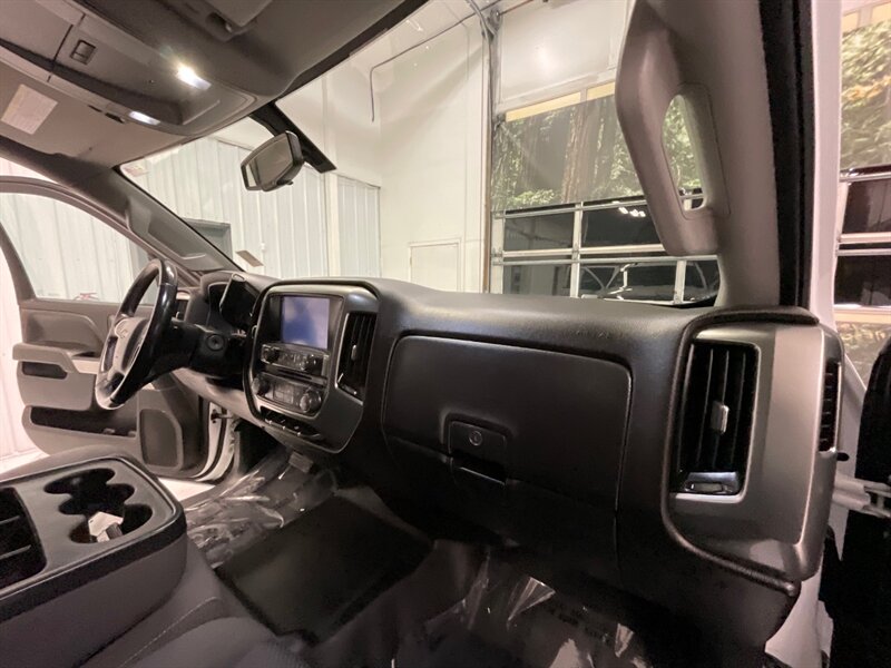 2019 Chevrolet Silverado 2500 LT Crew Cab 4X4 / 6.0L V8 / 1-OWNER / 69K MILES  / SHORT BED / Towing Package / Trailer Brake Controller - Photo 17 - Gladstone, OR 97027