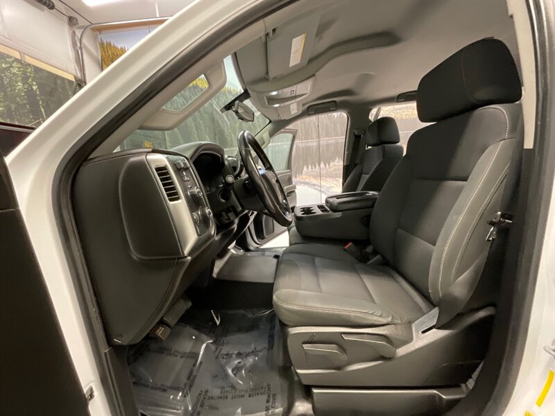 2019 Chevrolet Silverado 2500 LT Crew Cab 4X4 / 6.0L V8 / 1-OWNER / 69K MILES  / SHORT BED / Towing Package / Trailer Brake Controller - Photo 33 - Gladstone, OR 97027