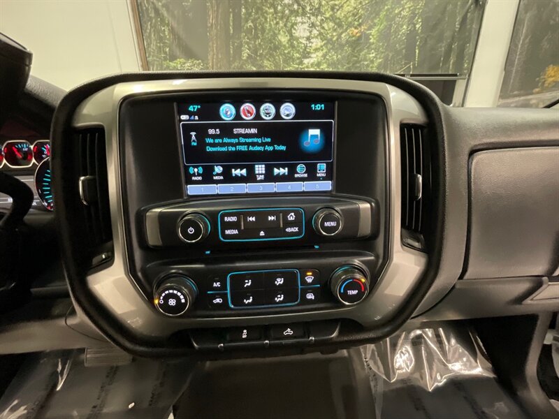 2019 Chevrolet Silverado 2500 LT Crew Cab 4X4 / 6.0L V8 / 1-OWNER / 69K MILES  / SHORT BED / Towing Package / Trailer Brake Controller - Photo 19 - Gladstone, OR 97027