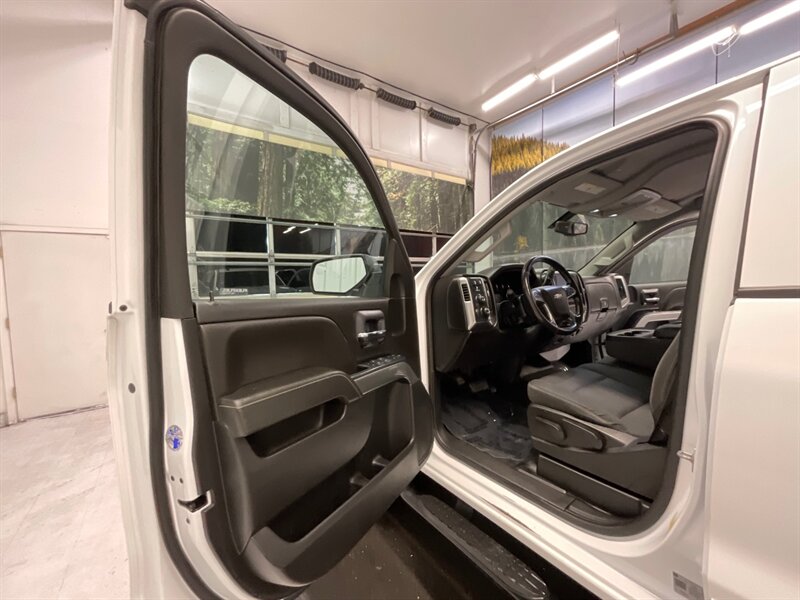 2019 Chevrolet Silverado 2500 LT Crew Cab 4X4 / 6.0L V8 / 1-OWNER / 69K MILES  / SHORT BED / Towing Package / Trailer Brake Controller - Photo 41 - Gladstone, OR 97027