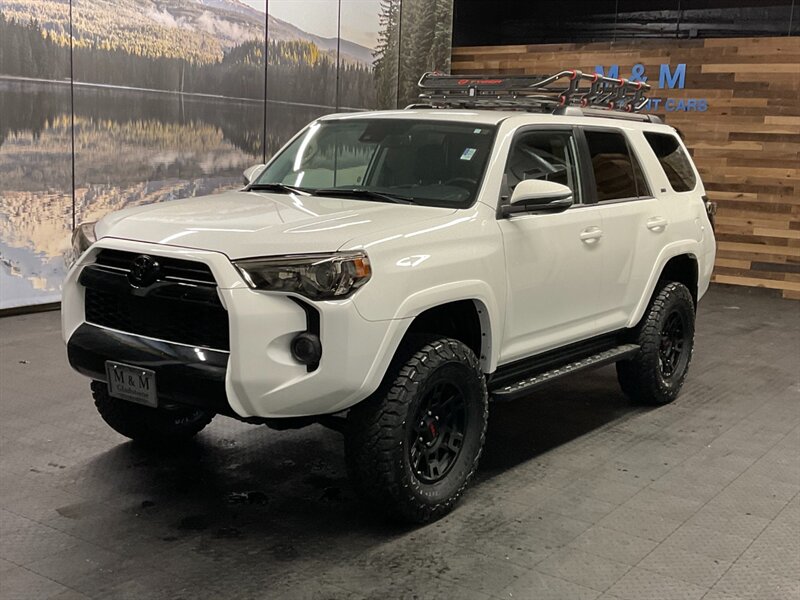 2020 Toyota 4Runner SR5 Premium 4X4 / Leather / CUSTOM BUILD / LIFTED  TRD PRO GRILL / NEW LIFT w/ NEW TRD WHEELS & NEW BF GOODRICH TIRES / LUGGAGE RACK / SHARP & CLEAN !! - Photo 25 - Gladstone, OR 97027