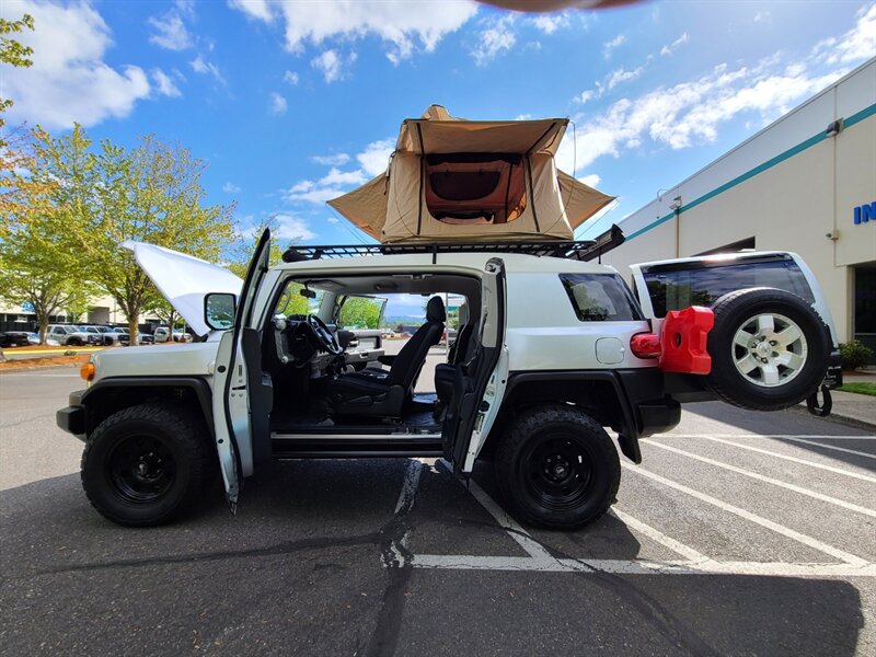 2007 Toyota FJ Cruiser  / 4.0L / V6 / E-LOCKER / FRESH TRADE / Excellent Service History - Photo 23 - Portland, OR 97217