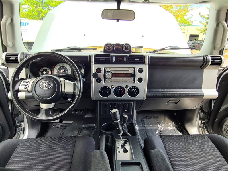 2007 Toyota FJ Cruiser  / 4.0L / V6 / E-LOCKER / FRESH TRADE / Excellent Service History - Photo 17 - Portland, OR 97217