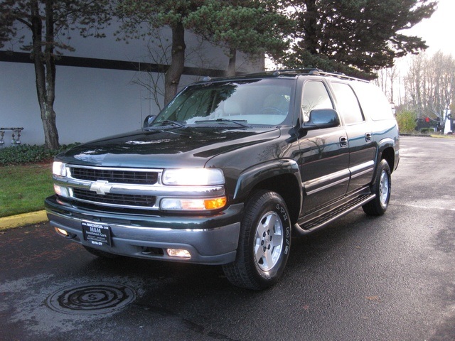 2004 Chevrolet Suburban 1500 LT/4WD/ Leather/Moonroof/3rd seat   - Photo 1 - Portland, OR 97217