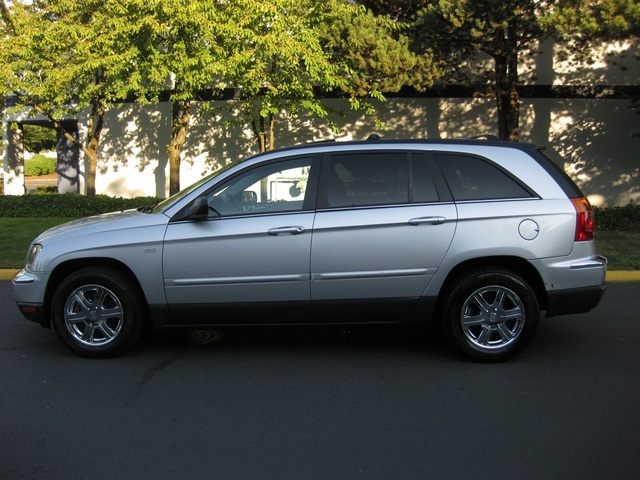 2005 Chrysler Pacifica Signature Series/ 3rd Seat/ Rear Dvd /Leather   - Photo 2 - Portland, OR 97217