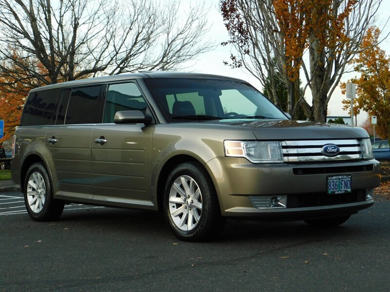2012 Ford Flex SEL AWD / 3RD SEAT / Leather / 1-OWNER   - Photo 2 - Portland, OR 97217