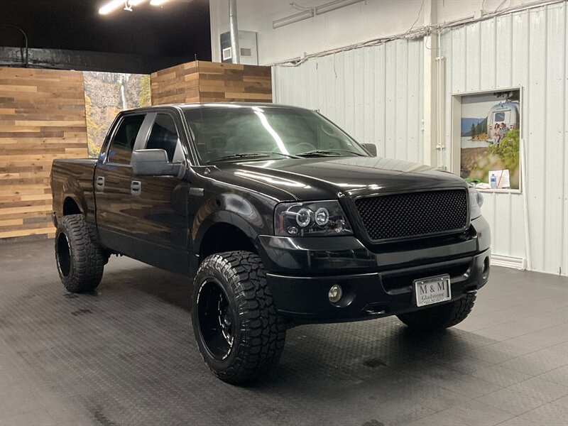 2007 Ford F-150 XLT SuperCrew 4X4 / 5.4L V8 / LIFTED LIFTED  35 " RT TIRES & 20 " WHEELS / BLACKED OUT / ONLY 117,000 MILES - Photo 2 - Gladstone, OR 97027