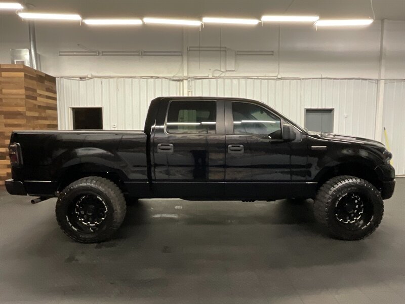 2007 Ford F-150 XLT SuperCrew 4X4 / 5.4L V8 / LIFTED LIFTED  35 " RT TIRES & 20 " WHEELS / BLACKED OUT / ONLY 117,000 MILES - Photo 4 - Gladstone, OR 97027