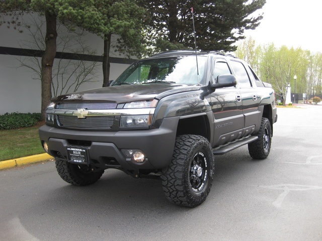 2003 Chevrolet Avalanche 2500 / 4WD/ Leather/Moonroof/ LIFTED   - Photo 1 - Portland, OR 97217