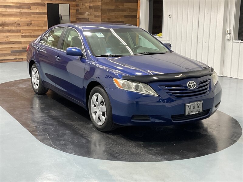 2009 Toyota Camry LE Sedan / 2.4L 4Cyl / ONLY 128K Miles   - Photo 2 - Gladstone, OR 97027