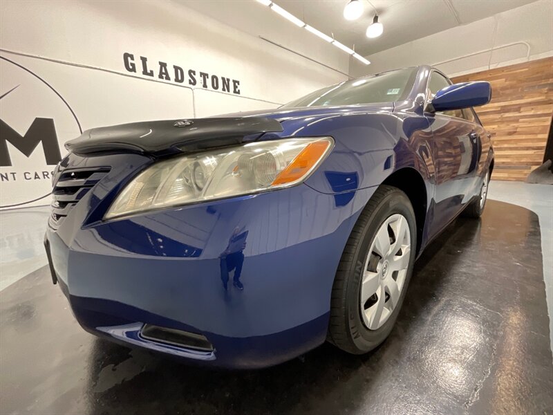 2009 Toyota Camry LE Sedan / 2.4L 4Cyl / ONLY 128K Miles   - Photo 35 - Gladstone, OR 97027