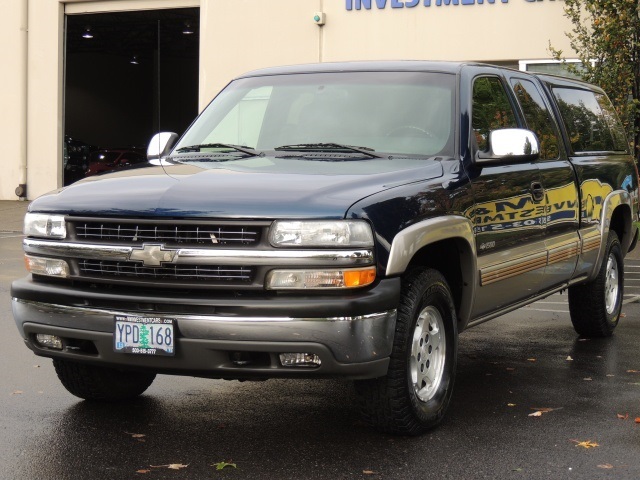 2001 Chevrolet Silverado 1500 LT / 4WD / Extended Cab / Matching Canopy/ 1-OWNER   - Photo 1 - Portland, OR 97217