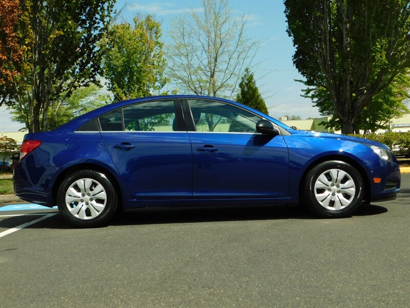 2012 Chevrolet Cruze LS Sedan 4-cyl / Automatic / 102k miles / 1-Owner   - Photo 4 - Portland, OR 97217