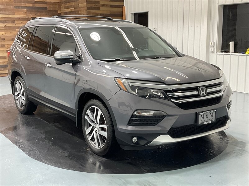 2016 Honda Pilot Touring AWD / 3RD ROW SEAT / Leather /Sunroof  /Navigation / DVD Player - Photo 2 - Gladstone, OR 97027
