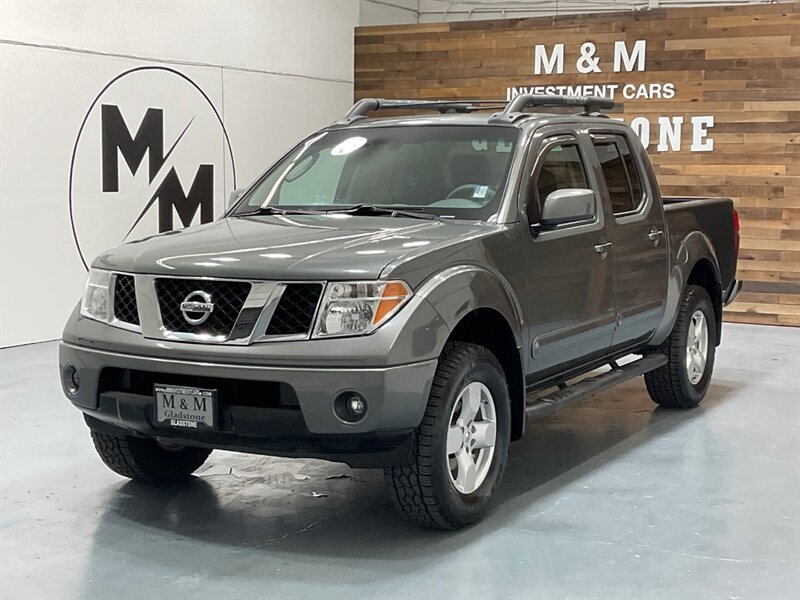 2005 Nissan Frontier LE Crew Cab 4X4 / 4.0L V6 / 1-OWNER LOCAL  / ZERO RUST /Backup Camera / Towing Pkg/  103K MILES