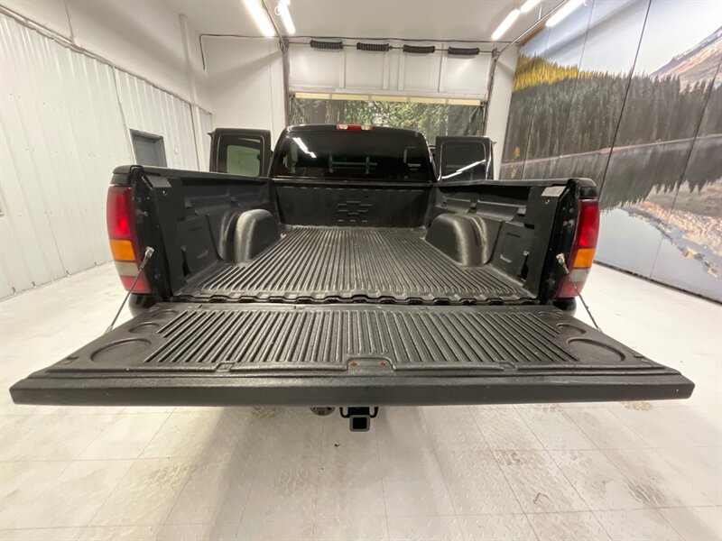 2002 Chevrolet Silverado 2500 LT 4X4 / 8.1L V8 / LOCAL / Leather / 113,000 MILES  / Leather & Heated Seats / BRAND NEW TIRES / CLEAN CLEAN - Photo 22 - Gladstone, OR 97027