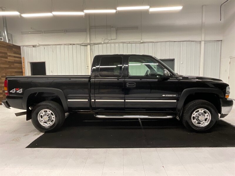 2002 Chevrolet Silverado 2500 LT 4X4 / 8.1L V8 / LOCAL / Leather / 113,000 MILES  / Leather & Heated Seats / BRAND NEW TIRES / CLEAN CLEAN - Photo 4 - Gladstone, OR 97027
