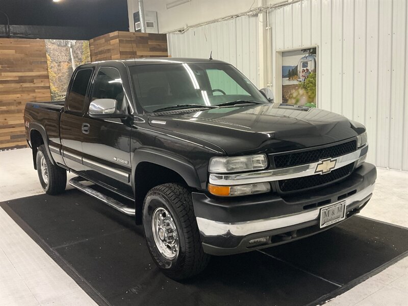 2002 Chevrolet Silverado 2500 LT 4X4 / 8.1L V8 / LOCAL / Leather / 113,000 MILES  / Leather & Heated Seats / BRAND NEW TIRES / CLEAN CLEAN - Photo 2 - Gladstone, OR 97027