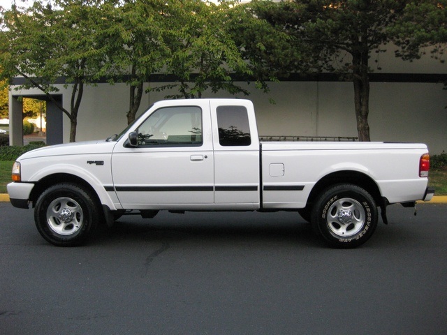 1999 Ford Ranger XLT/4WD/4DR/ 4.0Liter / 6Cyl   - Photo 2 - Portland, OR 97217