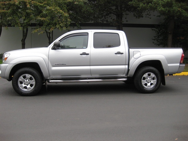 2007 Toyota Tacoma V6 /Auto / Crew Cab / 4WD / 1-Owner   - Photo 2 - Portland, OR 97217