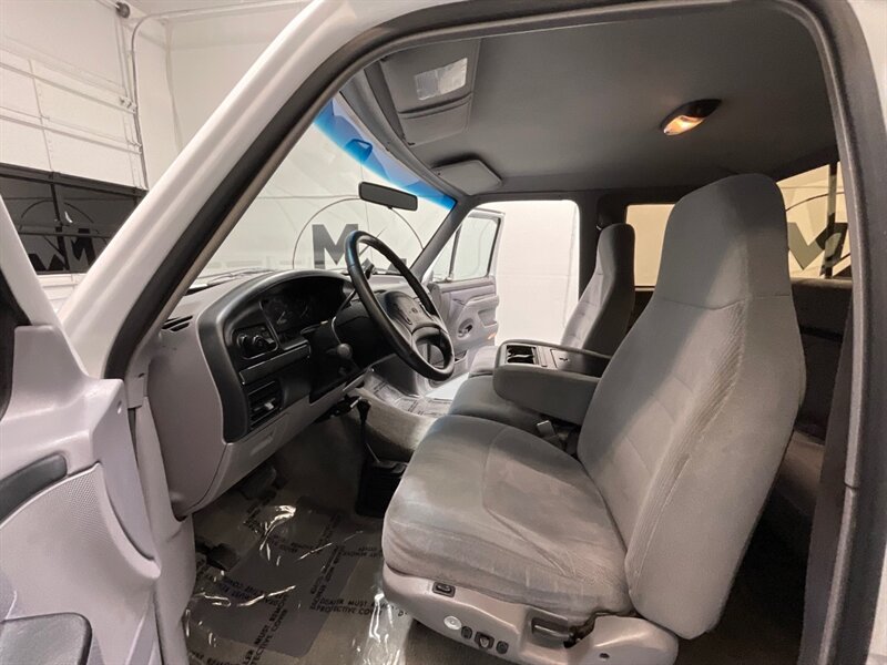1996 Ford F-250 XLT 4X4 7.3L DIESEL / NEW TIRES / ZERO RUST / LONG BED / Towing Pkg / Spray in bed liner - Photo 12 - Gladstone, OR 97027