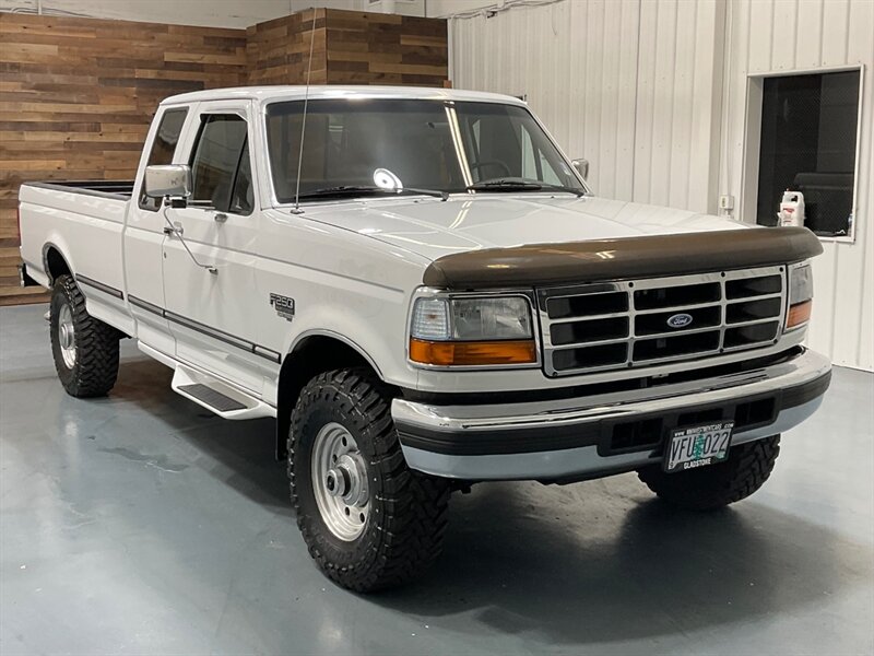 1996 Ford F-250 XLT 4X4 7.3L DIESEL / NEW TIRES / ZERO RUST / LONG BED / Towing Pkg / Spray in bed liner - Photo 2 - Gladstone, OR 97027