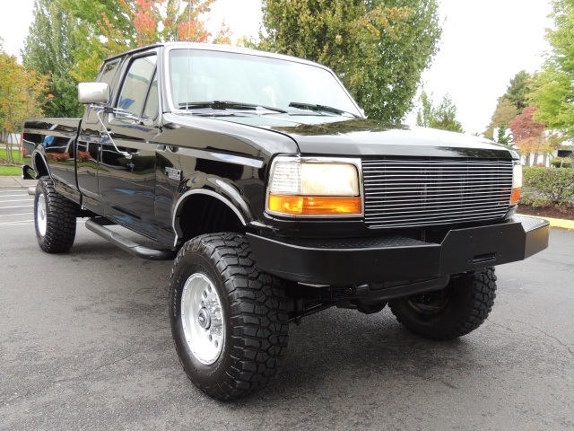 1995 Ford F-250 XLT / 4X4 / 7.3L Turbo Diesel / Long Bed / LIFTED   - Photo 2 - Portland, OR 97217