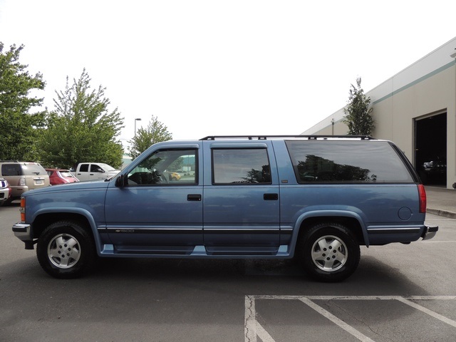 1994 Chevrolet Suburban K1500 / 4x4 / 3RD ROW SEAT / EXCEL COND   - Photo 3 - Portland, OR 97217