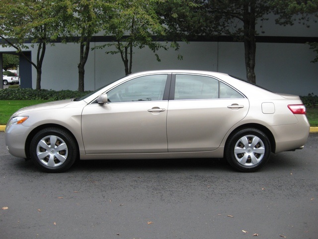 2009 Toyota Camry LE V6 / Sedan/ 1-Owner/ MINT COND   - Photo 2 - Portland, OR 97217