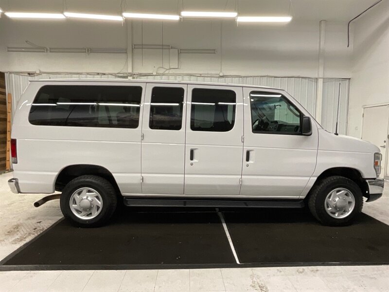 2009 Ford E-Series Van E-350 SD XLT 5.4L V8 / 11-Passenger / NEW TIRES  / E350 Passenger van / 11-Passenger / 115,000 MILES - Photo 4 - Gladstone, OR 97027