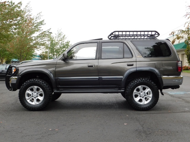 1998 Toyota 4Runner Limited / 4X4 / V6 3.4L / LIFTED / LOW MILES !!!   - Photo 3 - Portland, OR 97217