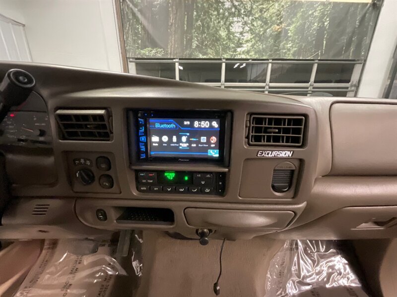 2003 Ford Excursion Limited 4X4 / 7.3L DIESEL / 1-OWNER /  RUST FREE  3RD ROW SEAT / Leather & Heated Seats / BRAND NEW TIRES / RUST FREE / 158,000 MILES - Photo 19 - Gladstone, OR 97027