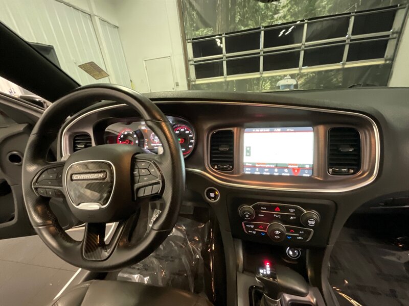 2018 Dodge Charger R/T BLACK TOP / 5.7L V8 HEMI / Navigation Sunroof  Heated Seats / PREMIUM PKG / 57,000 MILES - Photo 39 - Gladstone, OR 97027
