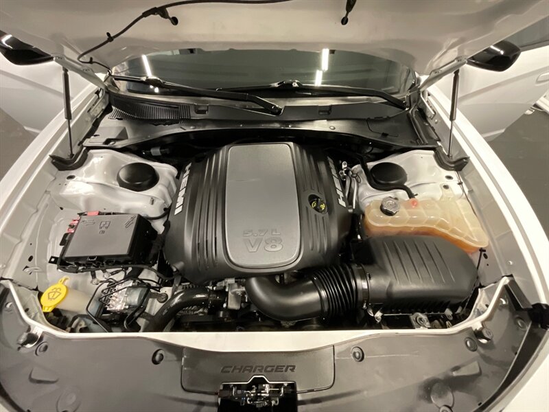 2018 Dodge Charger R/T BLACK TOP / 5.7L V8 HEMI / Navigation Sunroof  Heated Seats / PREMIUM PKG / 57,000 MILES - Photo 28 - Gladstone, OR 97027