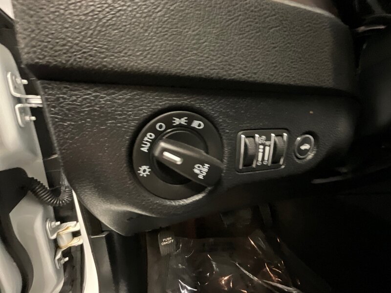 2018 Dodge Charger R/T BLACK TOP / 5.7L V8 HEMI / Navigation Sunroof  Heated Seats / PREMIUM PKG / 57,000 MILES - Photo 32 - Gladstone, OR 97027