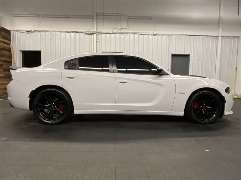 2018 Dodge Charger R/T BLACK TOP / 5.7L V8 HEMI / Navigation Sunroof  Heated Seats / PREMIUM PKG / 57,000 MILES - Photo 4 - Gladstone, OR 97027