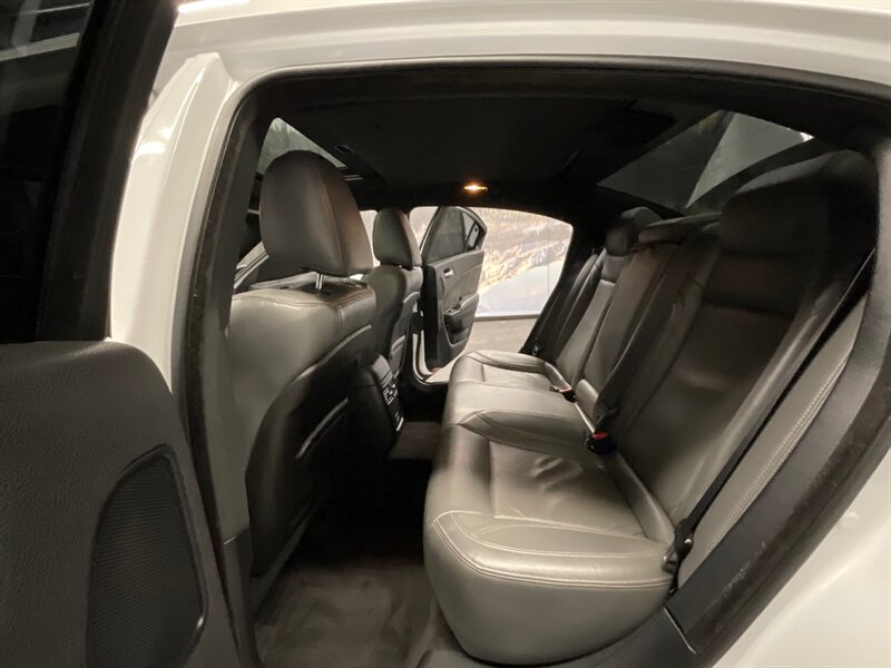 2018 Dodge Charger R/T BLACK TOP / 5.7L V8 HEMI / Navigation Sunroof  Heated Seats / PREMIUM PKG / 57,000 MILES - Photo 15 - Gladstone, OR 97027