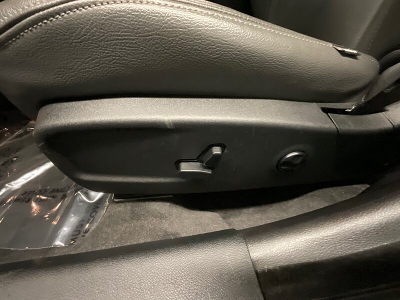 2018 Dodge Charger R/T BLACK TOP / 5.7L V8 HEMI / Navigation Sunroof  Heated Seats / PREMIUM PKG / 57,000 MILES - Photo 44 - Gladstone, OR 97027