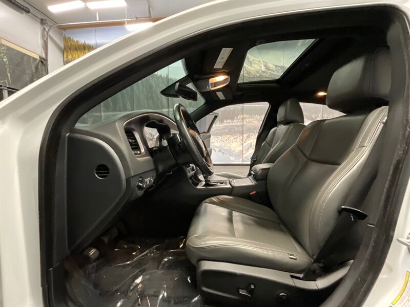 2018 Dodge Charger R/T BLACK TOP / 5.7L V8 HEMI / Navigation Sunroof  Heated Seats / PREMIUM PKG / 57,000 MILES - Photo 14 - Gladstone, OR 97027