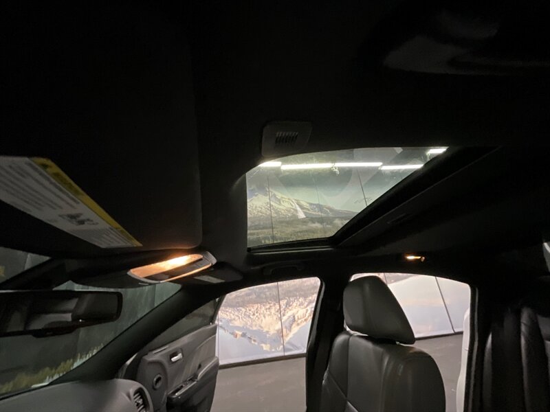 2018 Dodge Charger R/T BLACK TOP / 5.7L V8 HEMI / Navigation Sunroof  Heated Seats / PREMIUM PKG / 57,000 MILES - Photo 36 - Gladstone, OR 97027