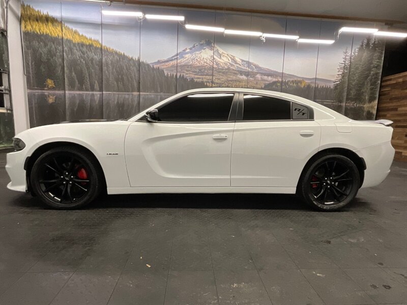 2018 Dodge Charger R/T BLACK TOP / 5.7L V8 HEMI / Navigation Sunroof  Heated Seats / PREMIUM PKG / 57,000 MILES - Photo 3 - Gladstone, OR 97027