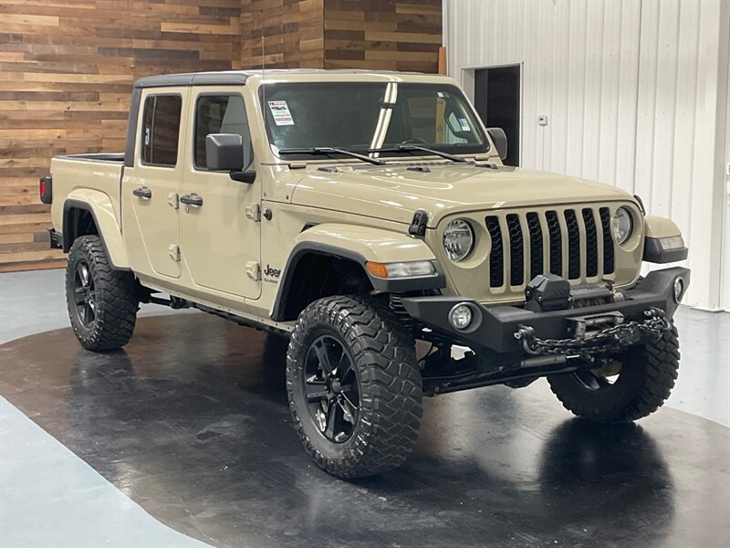 2020 Jeep Gladiator Sport Pickup 4X4 / HARD TOP / LIFTED / 1-OWNER  / WINCH - Photo 2 - Gladstone, OR 97027