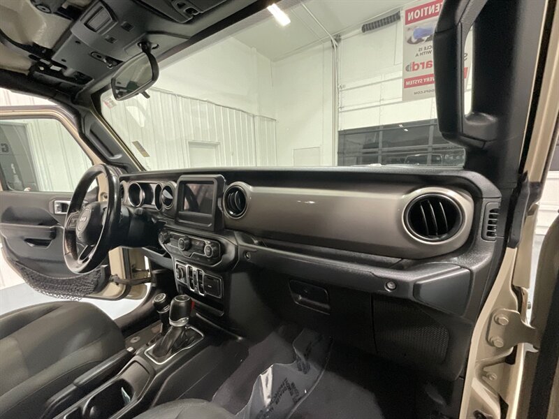 2020 Jeep Gladiator Sport Pickup 4X4 / HARD TOP / LIFTED / 1-OWNER  / WINCH - Photo 20 - Gladstone, OR 97027