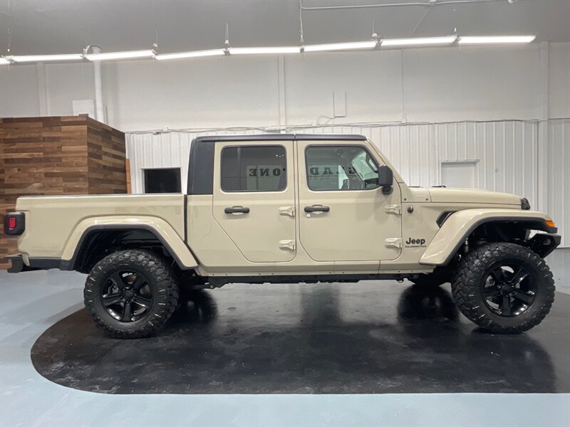 2020 Jeep Gladiator Sport Pickup 4X4 / HARD TOP / LIFTED / 1-OWNER  / WINCH - Photo 4 - Gladstone, OR 97027