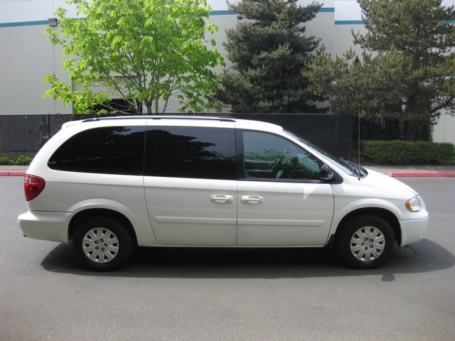 2006 Chrysler Town & Country LX/ Stu & Go / Excellent Cond   - Photo 3 - Portland, OR 97217