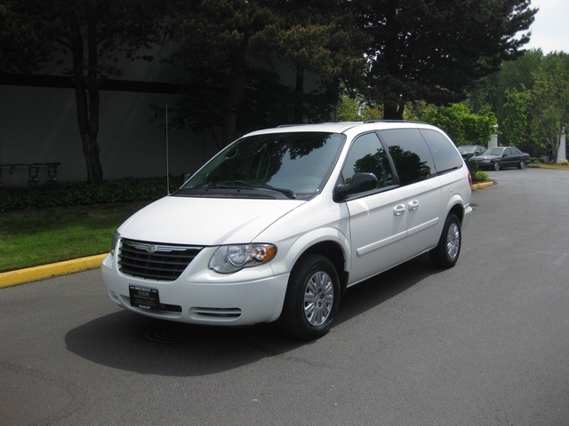 2006 Chrysler Town & Country LX/ Stu & Go / Excellent Cond   - Photo 1 - Portland, OR 97217