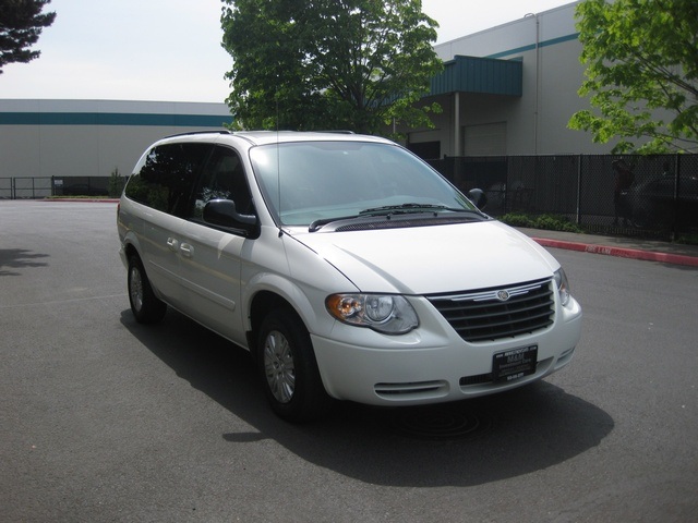 2006 Chrysler Town & Country LX/ Stu & Go / Excellent Cond   - Photo 2 - Portland, OR 97217