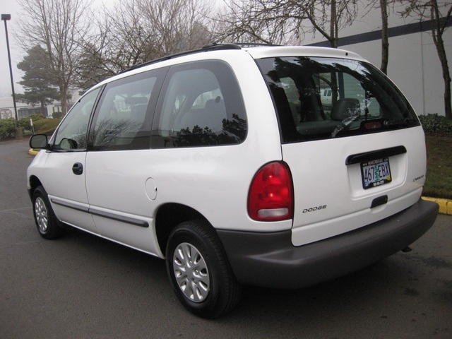 1996 Dodge Caravan Minivan V6 / 3.0L/ Auto/ 7-Passenger / Clean Title   - Photo 4 - Portland, OR 97217
