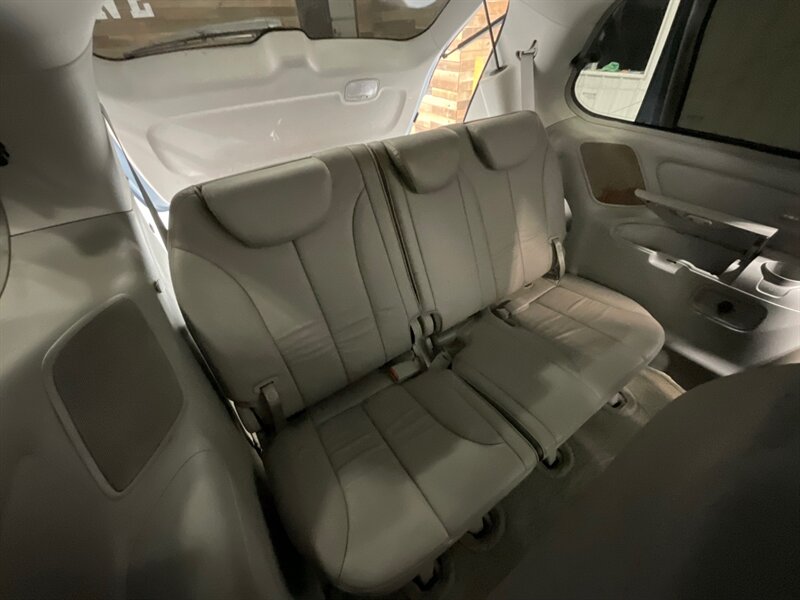 2007 Kia Sedona EX Minivan / Leather Heated/ Sunroof / 61,000 MILE  / LOCAL VAN - Photo 14 - Gladstone, OR 97027