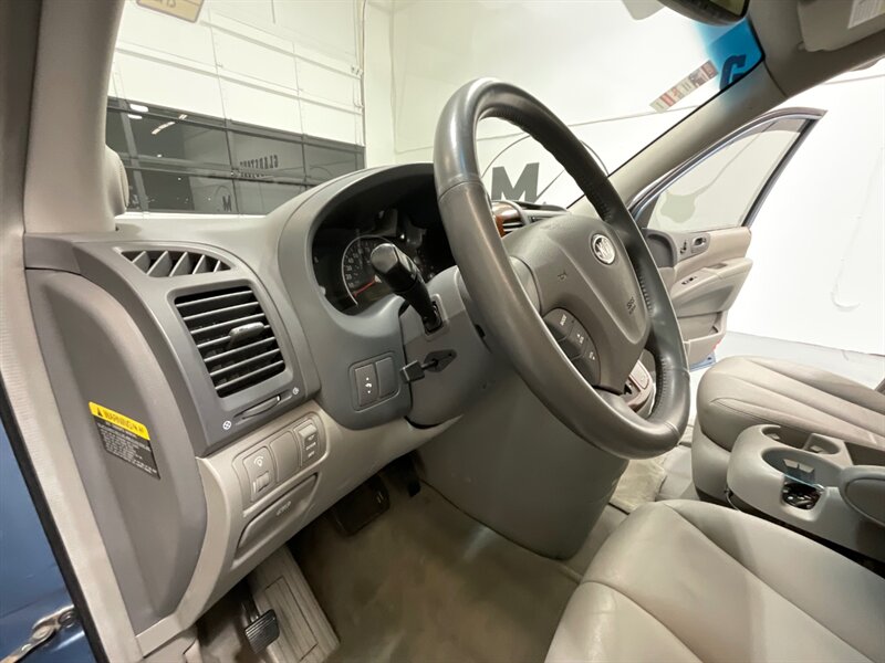 2007 Kia Sedona EX Minivan / Leather Heated/ Sunroof / 61,000 MILE  / LOCAL VAN - Photo 17 - Gladstone, OR 97027